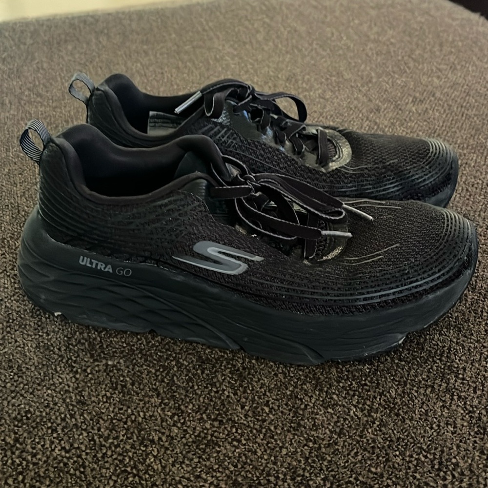 Women’s Skechers GO RUN Size 7.5